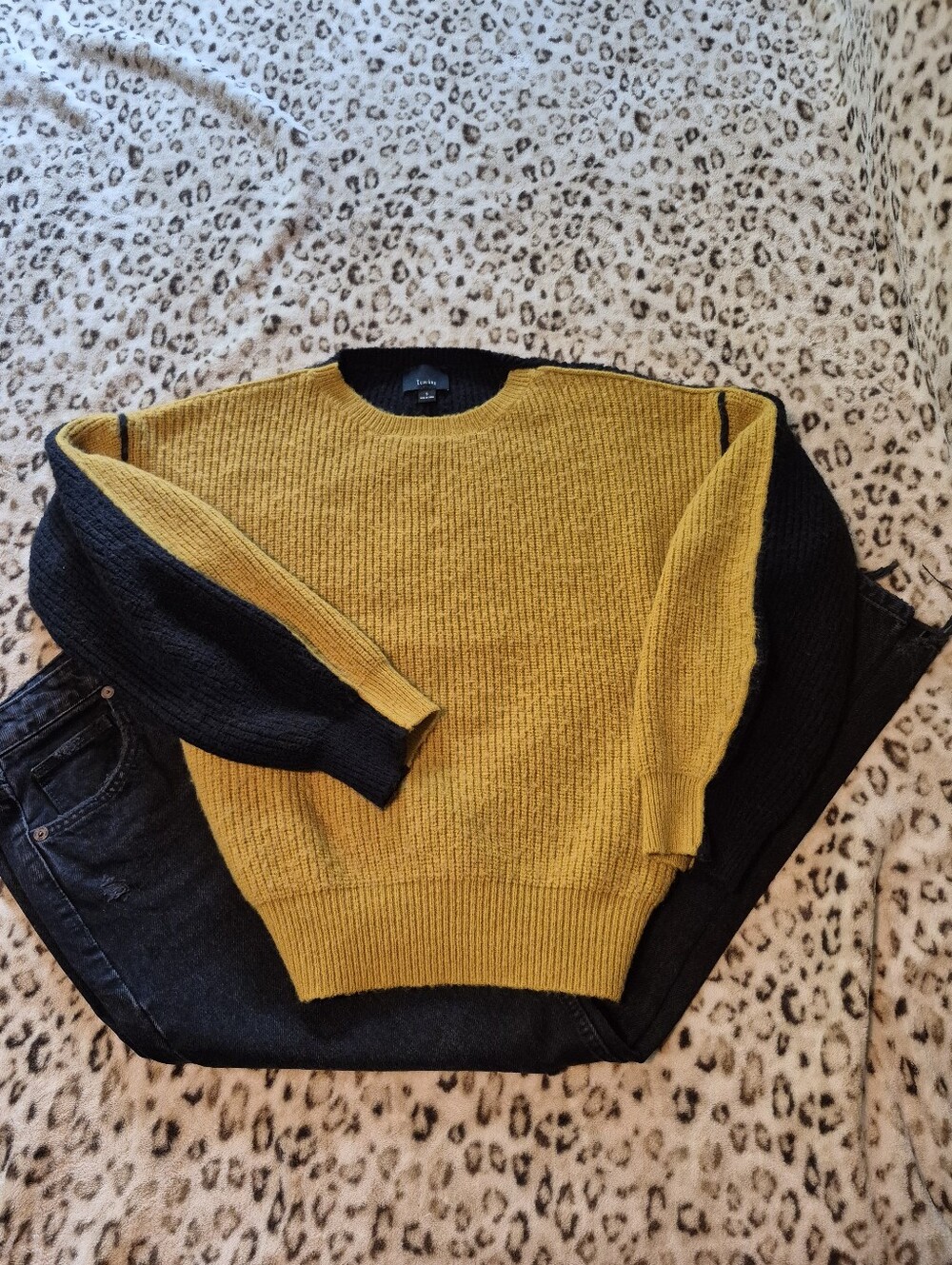 Colorblock Knit Sweater - Picture 2 of 6
